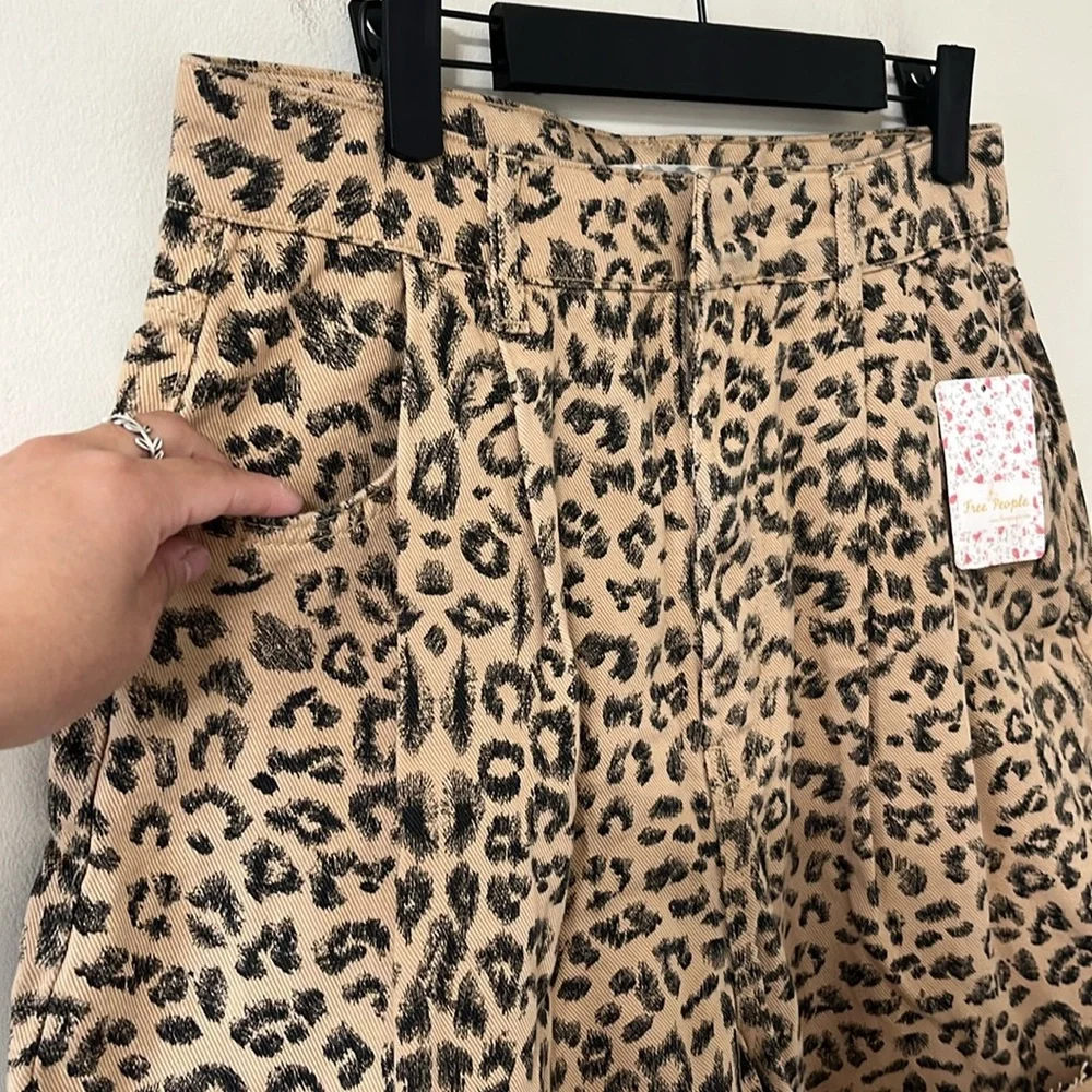 NEW Free People Dogtown Cheetah High Rise Baggy Relaxed Denim Shorts Size 30 - Picture 5 of 10